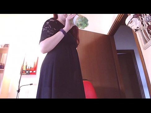 ❤️ Um escravo submisso que adora cuecas sujas e deliciosas é forçado a masturbar-se depois de ver este vídeo! ️ Sexo vídeo em nós ☑